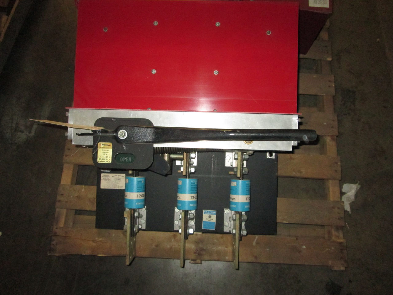 Picture of Pringle Pressure Contact Switch QA1233 | 1200 Amp 480 Volt | Black Back Plate