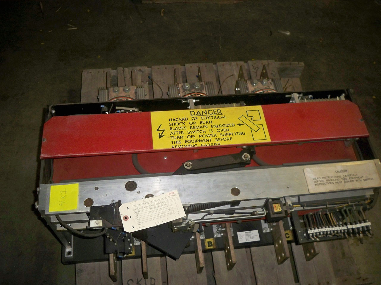 Picture of Pringle Pressure Contact Switch QA3033-B | 3000 Amp 480 Volt | Black Back Plate W/ST