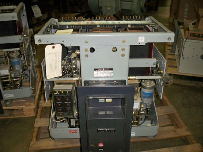 Picture of AKR-7D-75H GE AIR BREAKER 3200A FRAME 600V EO/DO RMS-9 LSIG