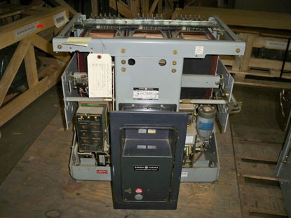 Picture of AKR-7F-75H GE AIR BREAKER 3200A FRAME 600V EO/DO RMS-9 LSIG