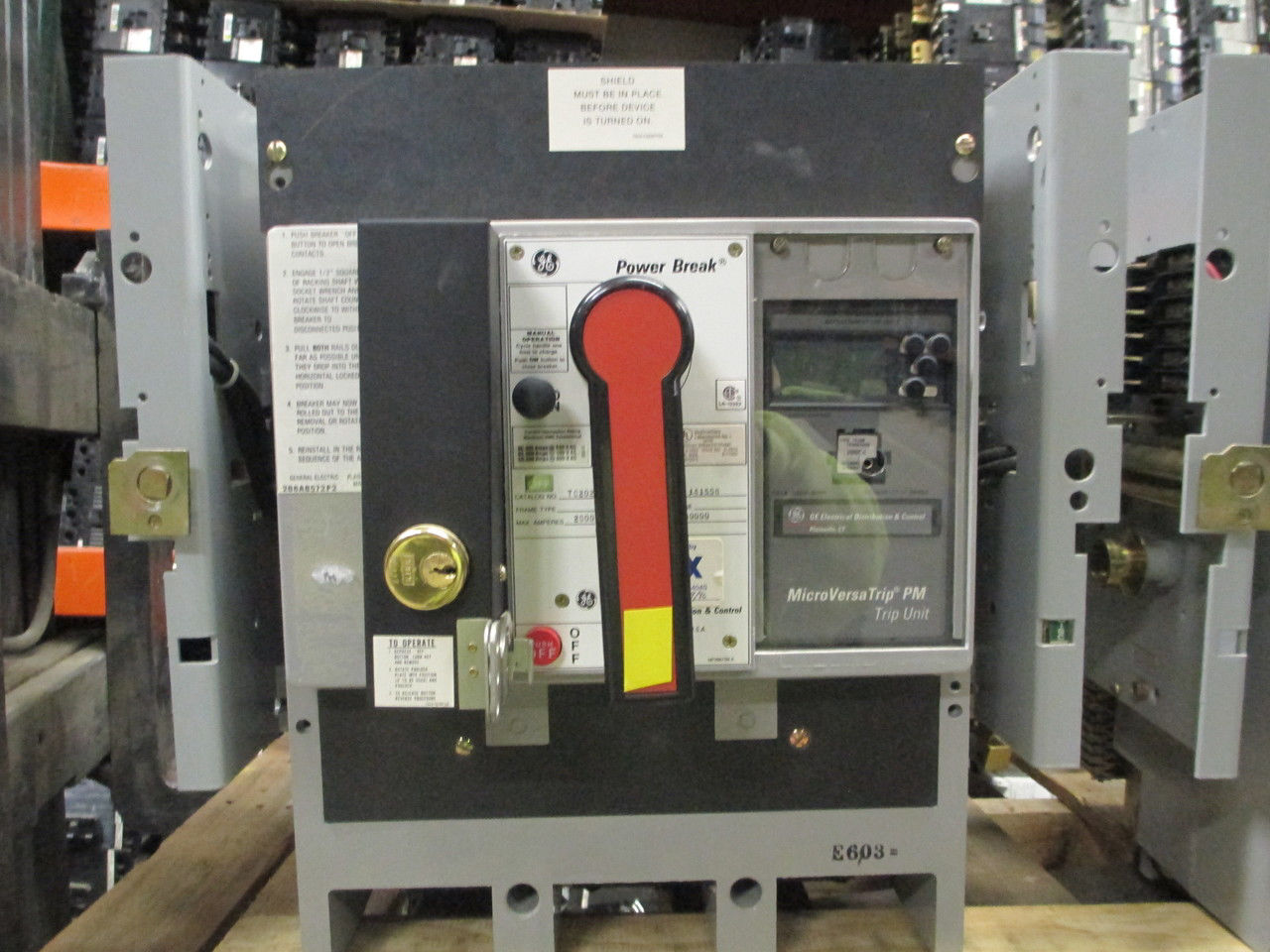 Picture of General Electric TC2020TTHR Power Break Circuit Breaker 2000 Amp 600 Volt AC M/O D/O