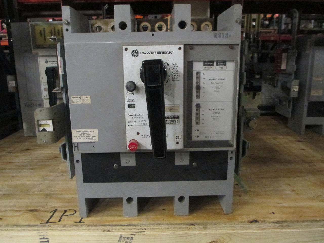 Picture of TPR5616 General Electric Power Break Circuit Breaker 1600 Amp 600 Volt AC M/O