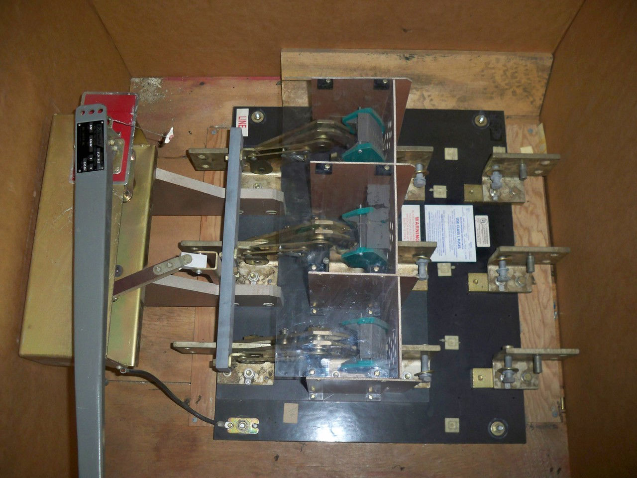 Picture of Boltswitch Pressure Contact Switch VLB347 | 800 Amp 480 Volt | Black Back Plate New Surplus