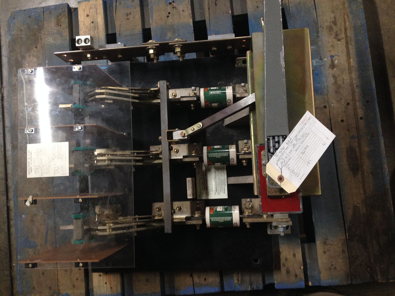 Picture of Boltswitch Pressure Contact Switch VL467-N | 800 Amp 600 Volt | Black Back Plate