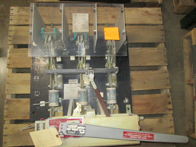 Picture of Boltswitch Pressure Contact Switch VL367-ST | 800 Amp 600 Volt | Black Back Plate W/ST