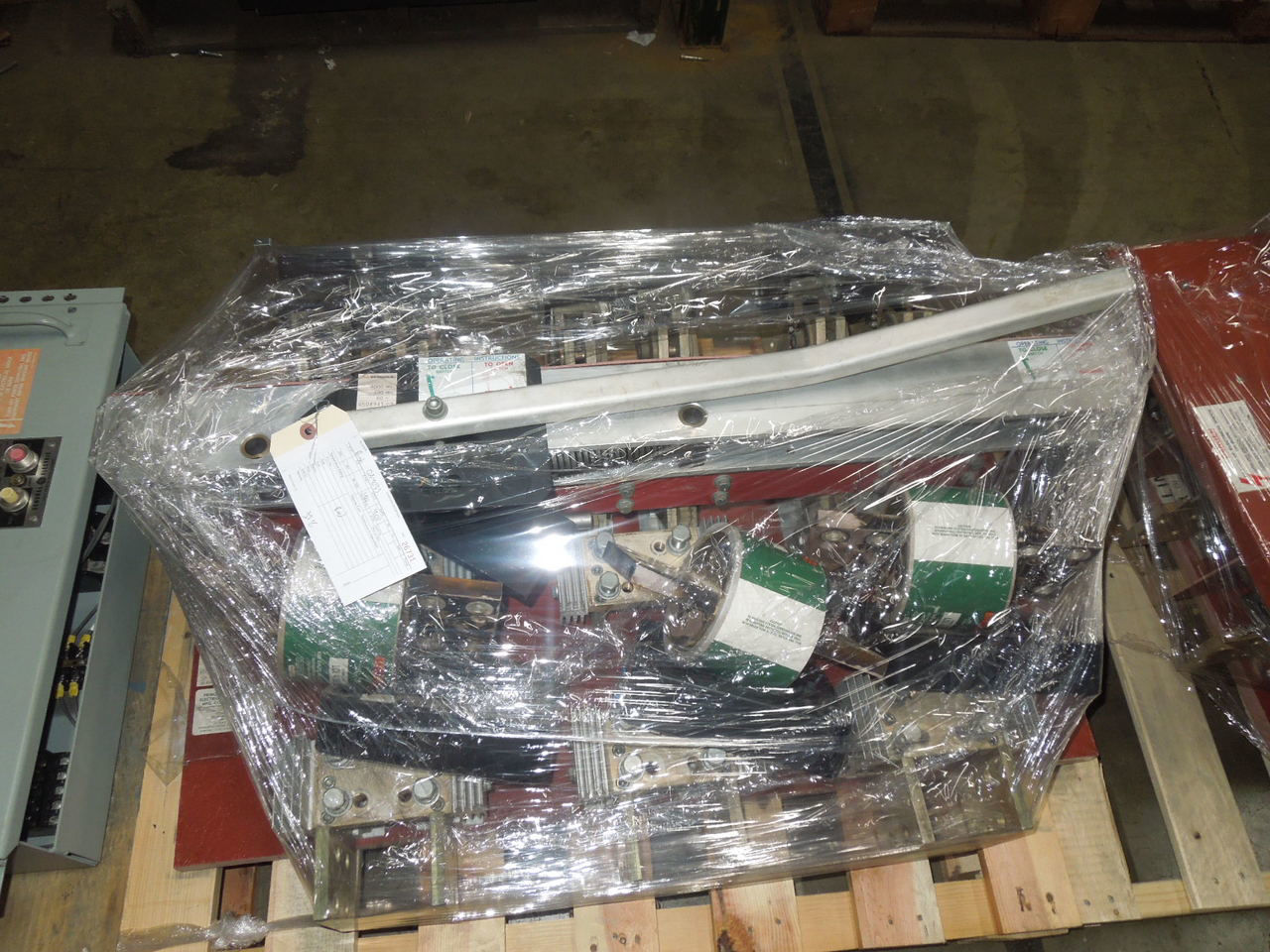 Picture of Pringle Pressure Contact Switch QA-4033 | 4000 Amp 480 Volt | Red Back Plate