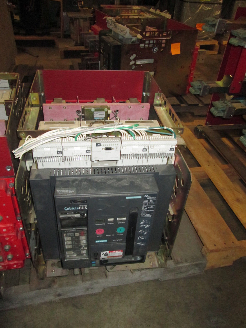Picture of WLF2A320 Siemens 2000A Frame  600V Fused Power Circuit Breaker M/O D/O