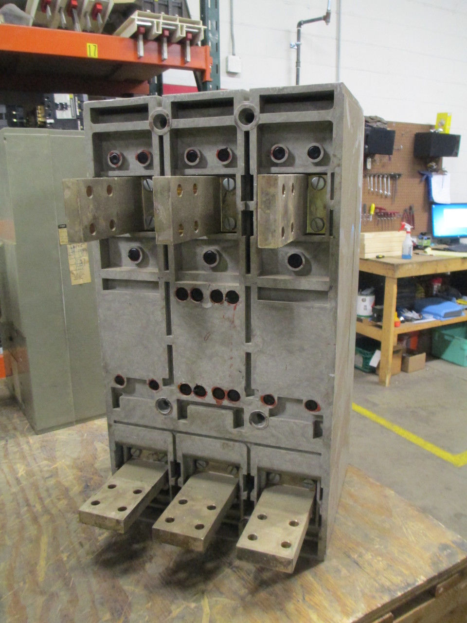 FPE NP631160 Circuit Breaker 2000 Amp Frame 1600 Amp Rated 600 VAC ...