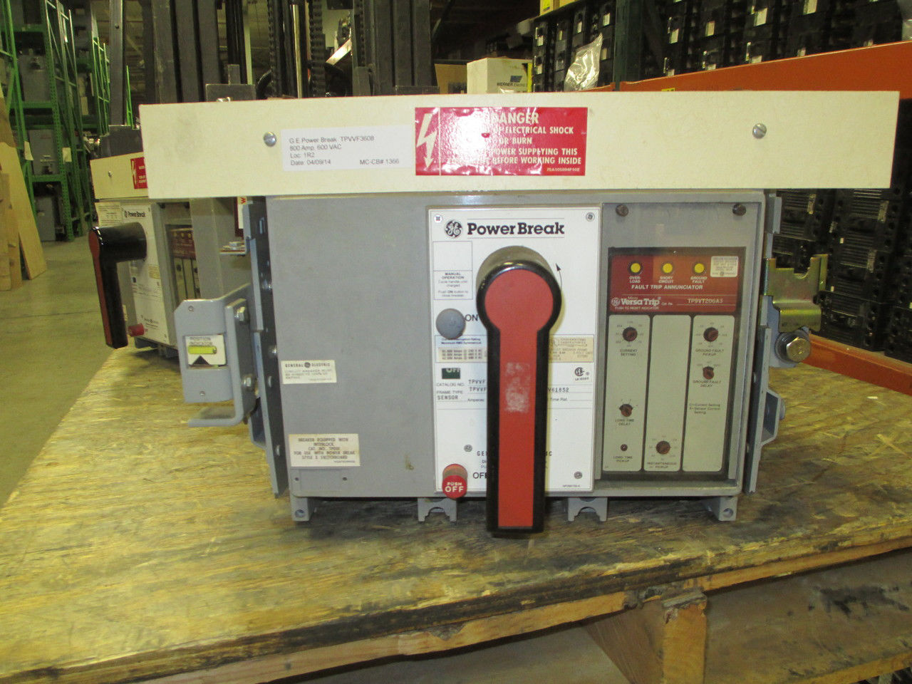 Picture of General Electric TPVVF3608 Power Break Circuit Breaker 800 Amp 600 VAC M/O D/O