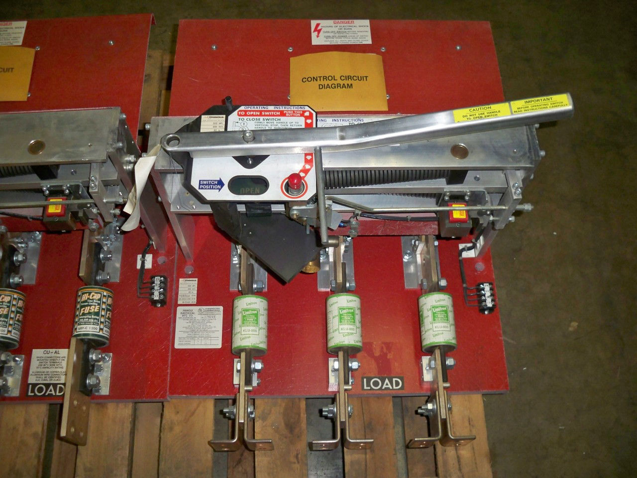 Picture of Pringle Pressure Contact Switch QA0833CBC | 800 Amp 480 Volt | Red Back Plate W/ST