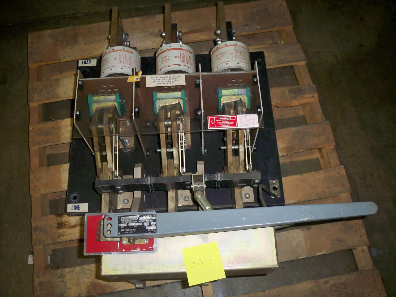 Picture of Boltswitch Pressure Contact Switch VLB3412 | 3000 Amp 600 Volt | Black Back Plate