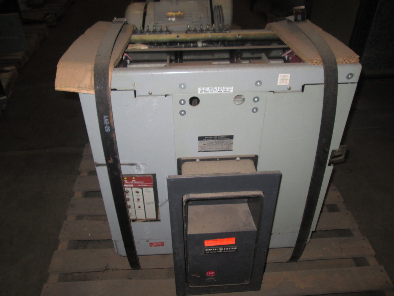 Picture of AKR-6D-75 GE 3200A Frame 3200A Rated 600V EO/DO Air Breaker LS