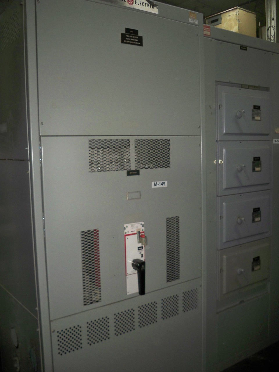Picture of General Electric AV-Line Switchboard THPR3616B | 1600 Amp Main Fusible | 600V 3-Phase 4-Wire | NEMA 1  R&G