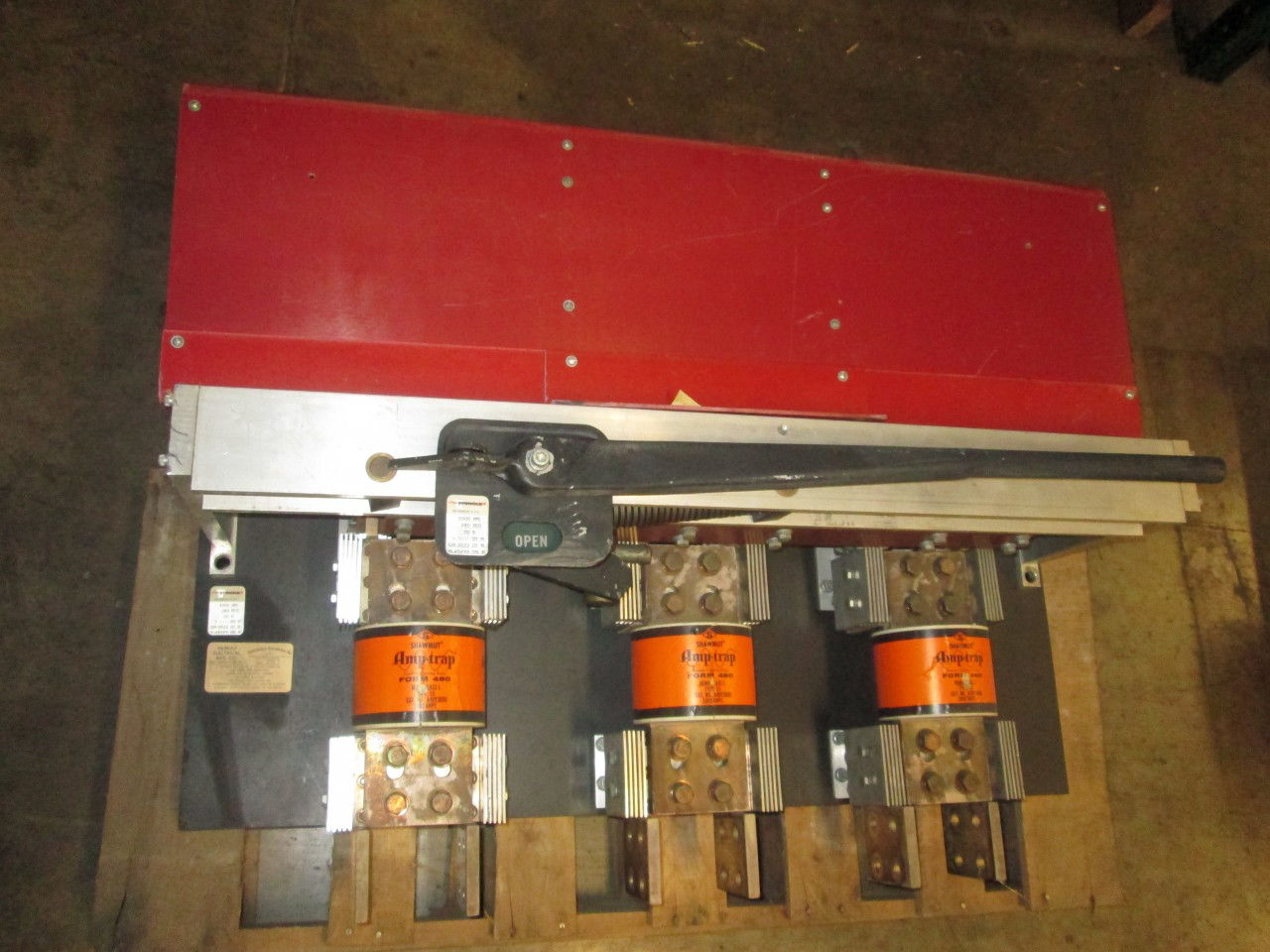 Picture of Pringle Pressure Contact Switch QA-3033 | 3000 Amp 480 Volt | Black Back Plate