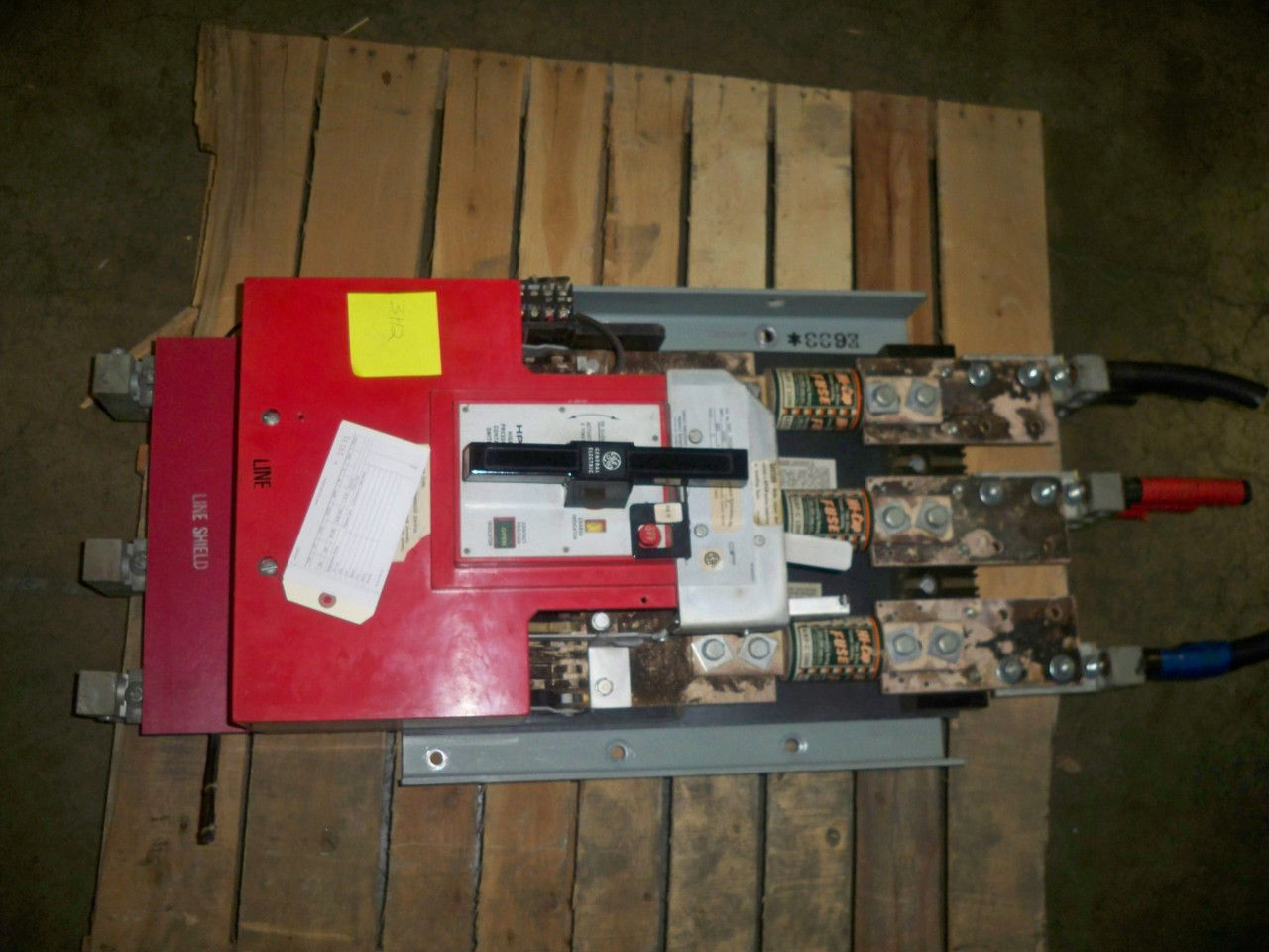 Picture of General Electric High Pressure Contact Switch THPC3412BET1 | 1200 Amp 480 Volt | Black Back Plate