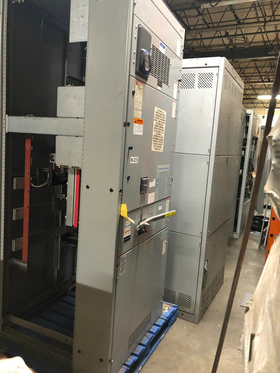 Picture of Cutler-Hammer Pow-R-Line C Switchboard 2000 Amp CBC-2033-B Main Fusible 480/277 Volt 3 Ph 4 W NEMA 1 R&G