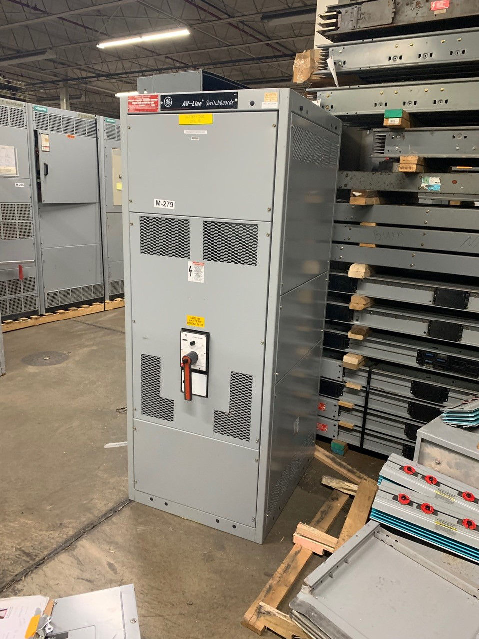 Picture of General Electric AV-Line Switchboard THPMMF76E1 | 2500 Amp Main Breaker | 600V DC 2-Wire | NEMA 1 R&G