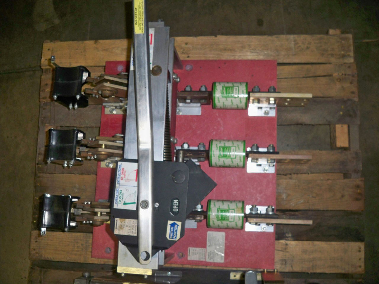 Picture of Pringle Pressure Contact Switch QA-1633 | 1600 Amp 480 Volt | Red Back Plate