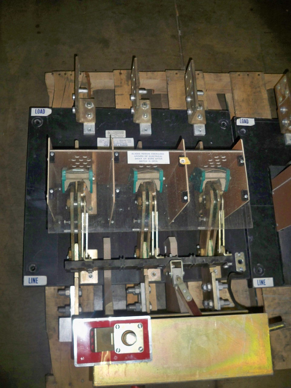 Picture of Boltswitch Pressure Contact Switch VLB349 | 1600 Amp 480 Volt | Black Back Plate