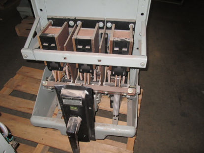 Picture of AK-1-50-8 GE 1600A Frame 1600A Rated 600V MO/STA Air Breaker *broken piece - see description*