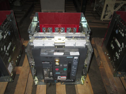 Picture of WLL2D320 Siemens 2000A Frame 2000A Rated 600V Power Circuit Breaker M/O D/O