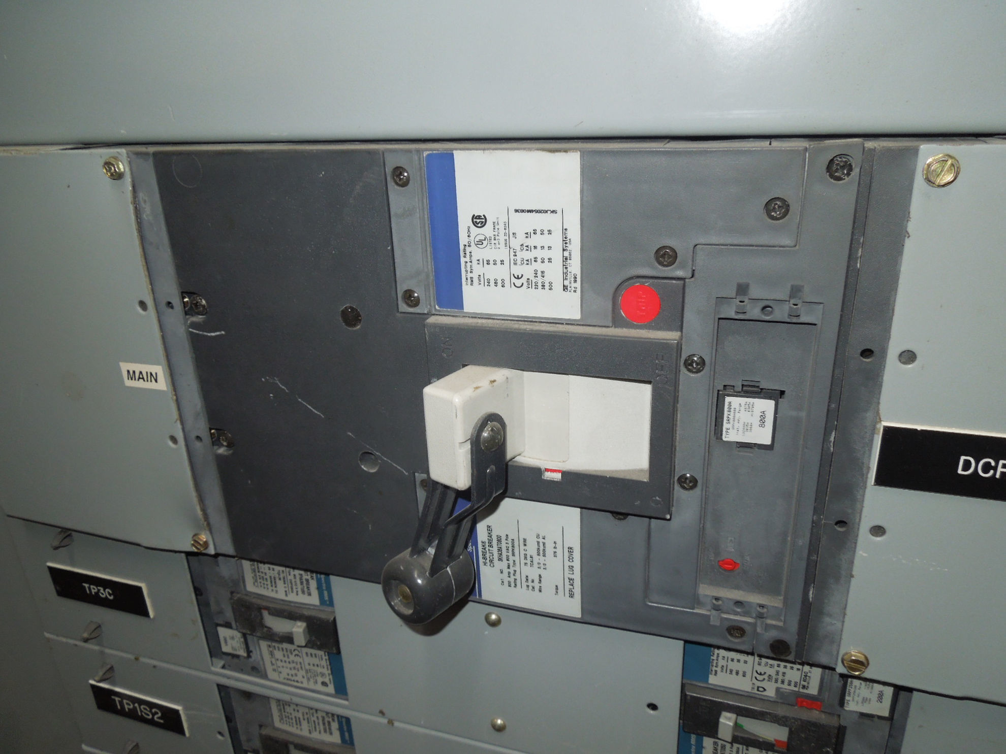 GE Spectra Series Panelboard 800 Amp SKHA36AT0800 Main 208Y/120V NEMA 1