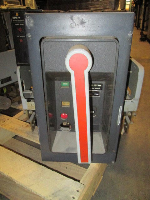 Picture of AKR-7D-50 GE AIR BREAKER 1600A FRAME 600V MO/DO RMS-9 LIG