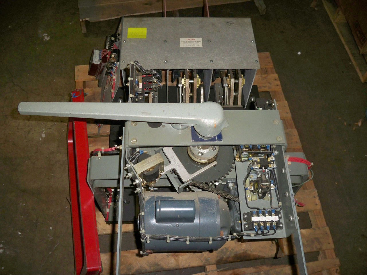 Picture of Square D Bolt-Loc Pressure Contact Switch BLO34300-SPEC | 3000 Amp 480 Volt | Black Back Plate W/GFI