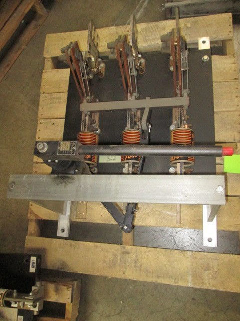 Picture of Pringle Fusible Pressure Contact Switch L2295 | 1600 Amp 240 Volt | Black Back Plate