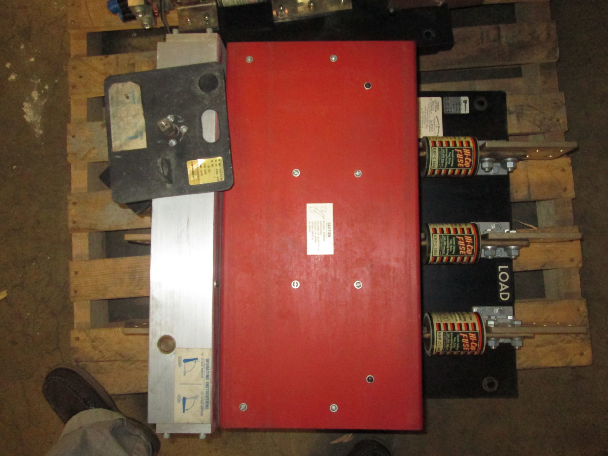 Picture of Pringle Pressure Contact Switch QA1633B | 1600 Amp 480 Volt | Black Back Plate