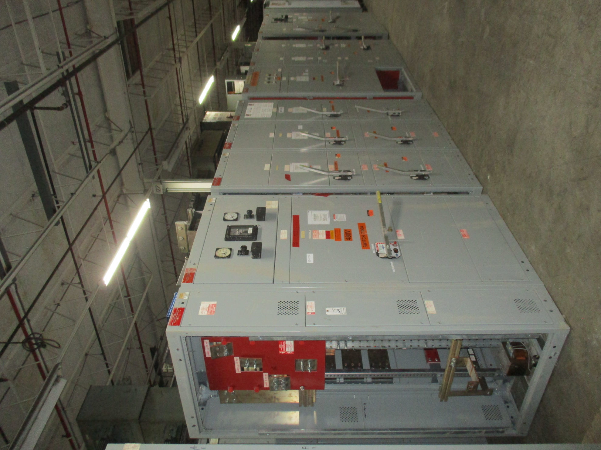 Picture of General Electric AV-Line Switchboard QA-3033-CBC | 3000 Amp Main-Tie-Main | 480Y/277V 3-Phase 4-Wire | NEMA 1 R&G