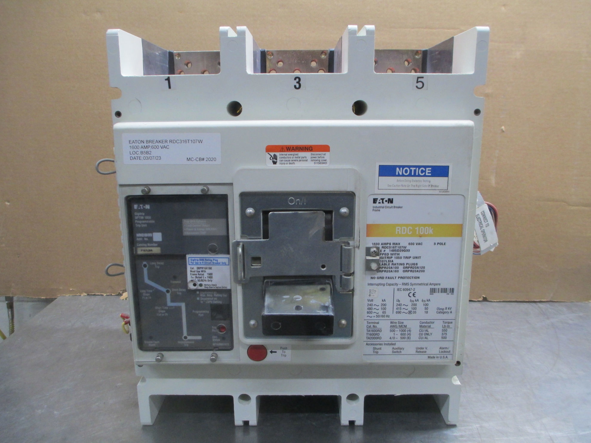 Picture of Eaton RDC100K Circuit Breaker RDC316T107W 1600 Amp 600 Volt AC M/O F/M
