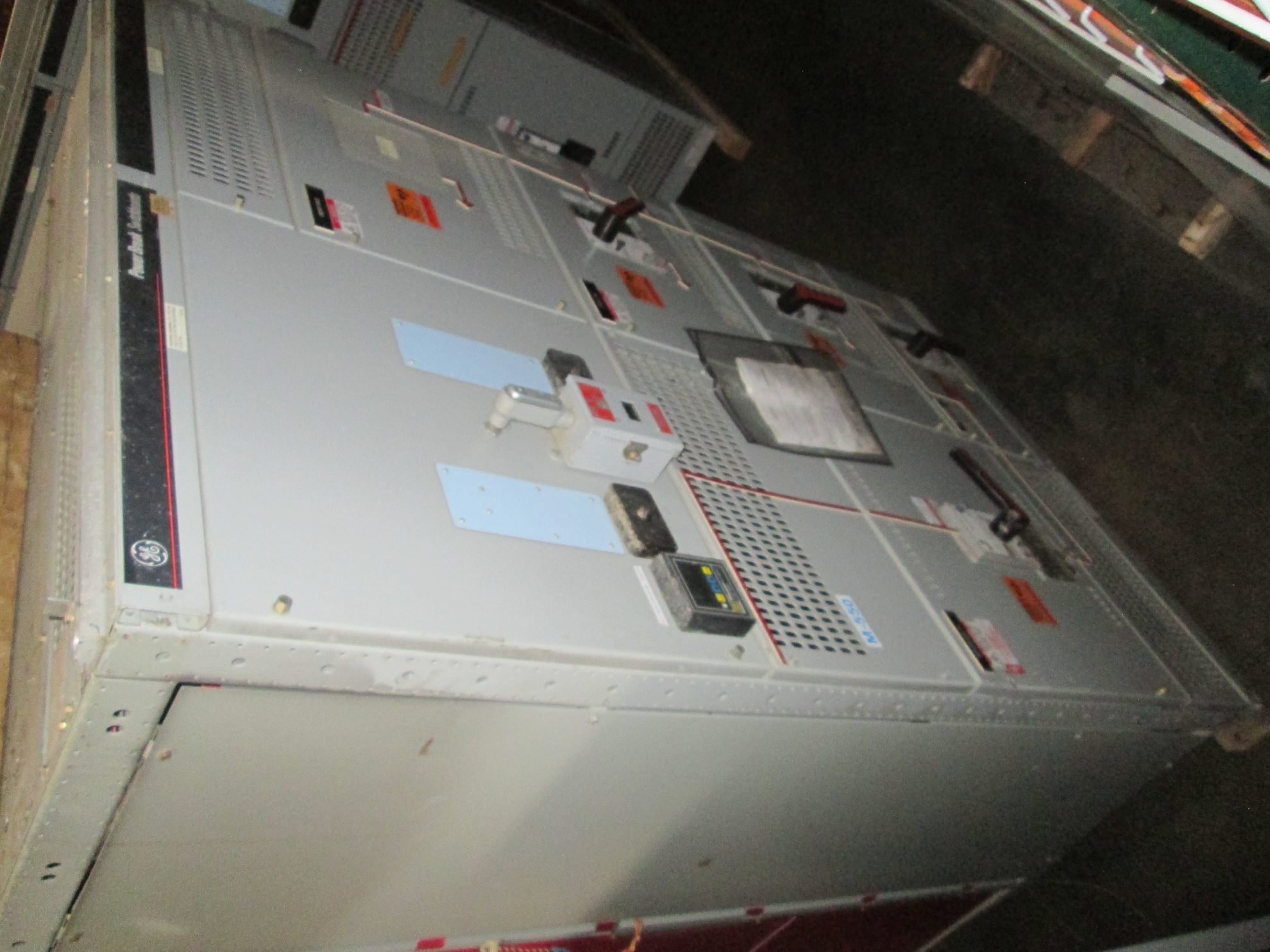 Picture of General Electric Power Break Switchboard TC4040TTHZR | 4000 Amp Main-Tie-Main | 480Y/277V 3-Phase 4-Wire | NEMA 1 R&G