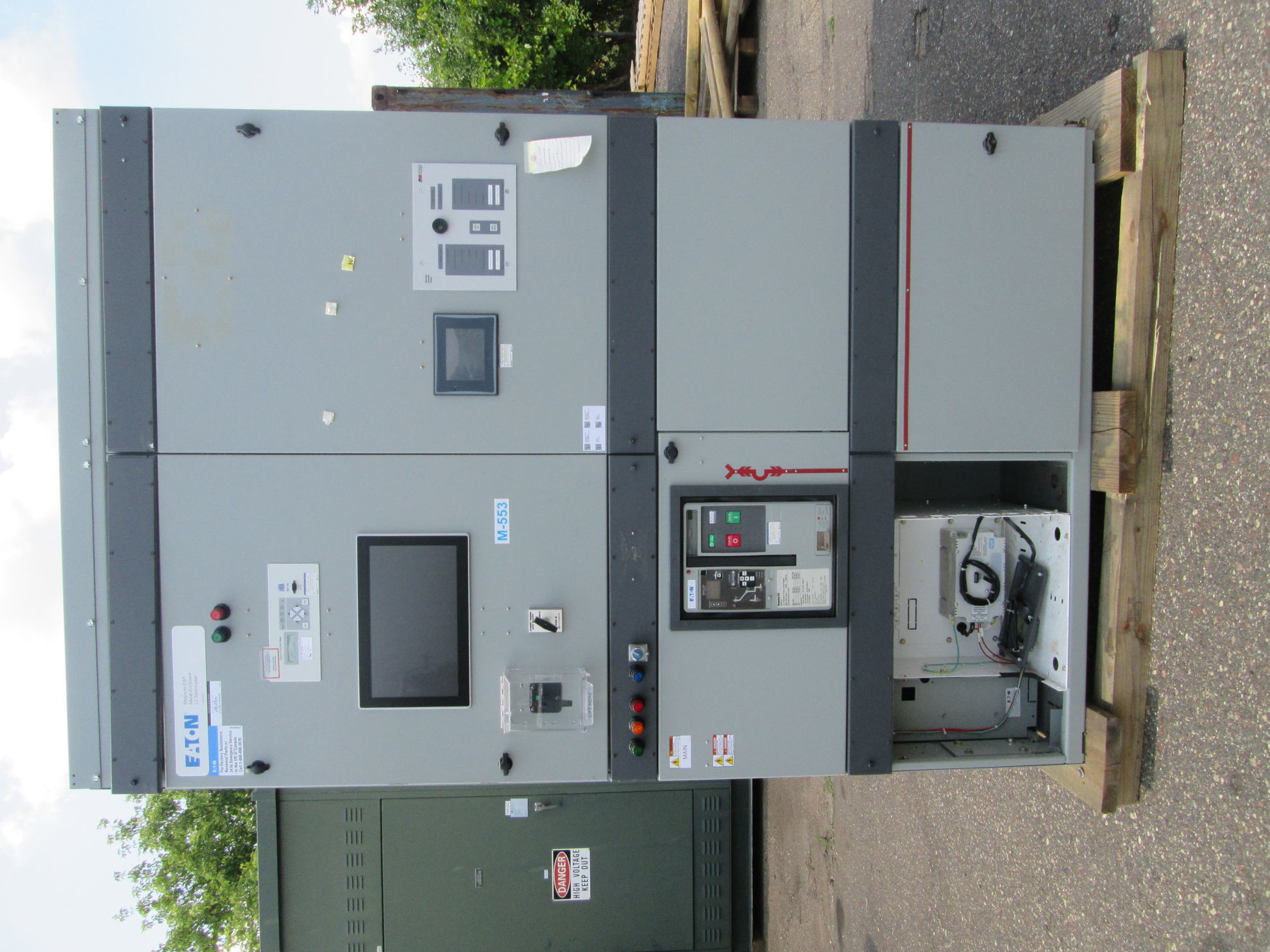 Picture of Eaton Magnum DS Metal-Enclosed LV Switchboard MDSC4A Main Fusible 4000 Amp 635 Volt AC 4 Pole NEMA 1 R&G