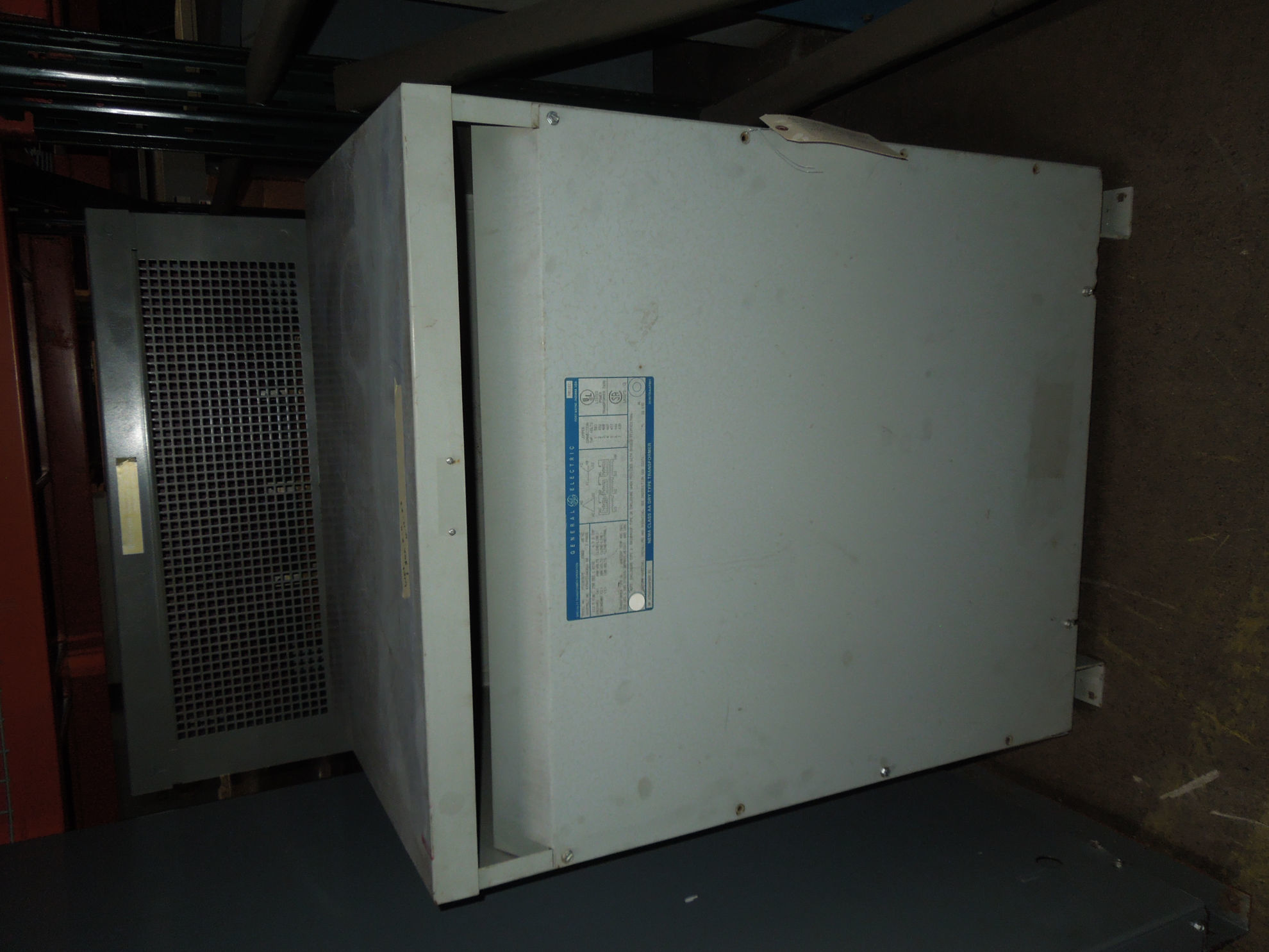 Picture of General Electric 112.5 KVA 480-208Y/120 Volt 3 Phase Low Voltage Dry Type Transformer R&G
