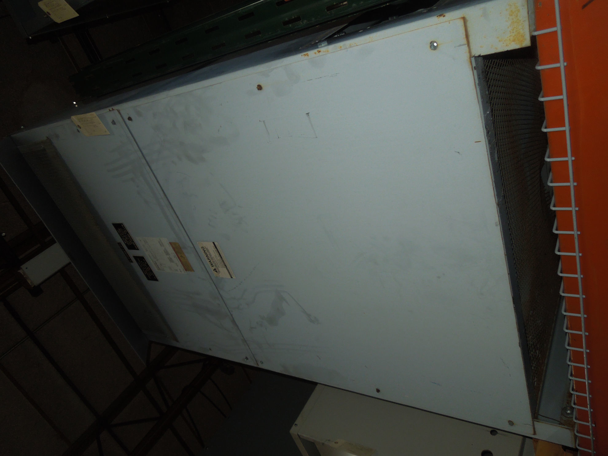 Picture of Cutler-Hammer Low Voltage Dry Type Transformer | 500 KVA 480-208Y/120 Volt | 3 Phase NEMA 3R R&G