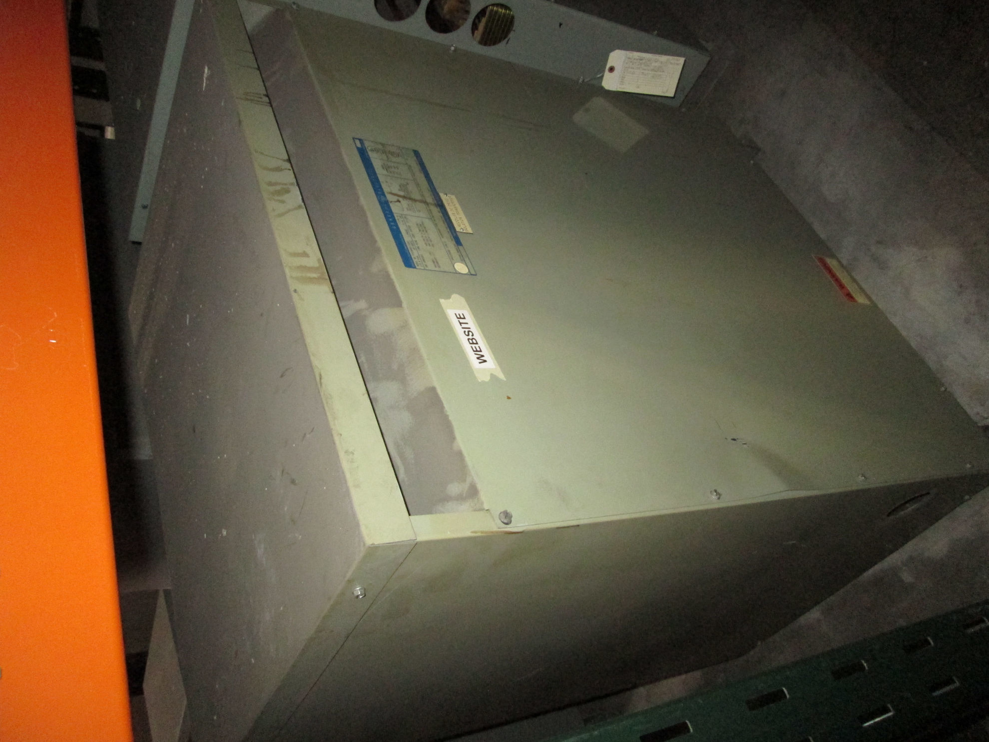 Picture of General Electric 175 KVA 460-460Y/266 Volt 3 Phase Low Voltage Dry Type Transformer R&G