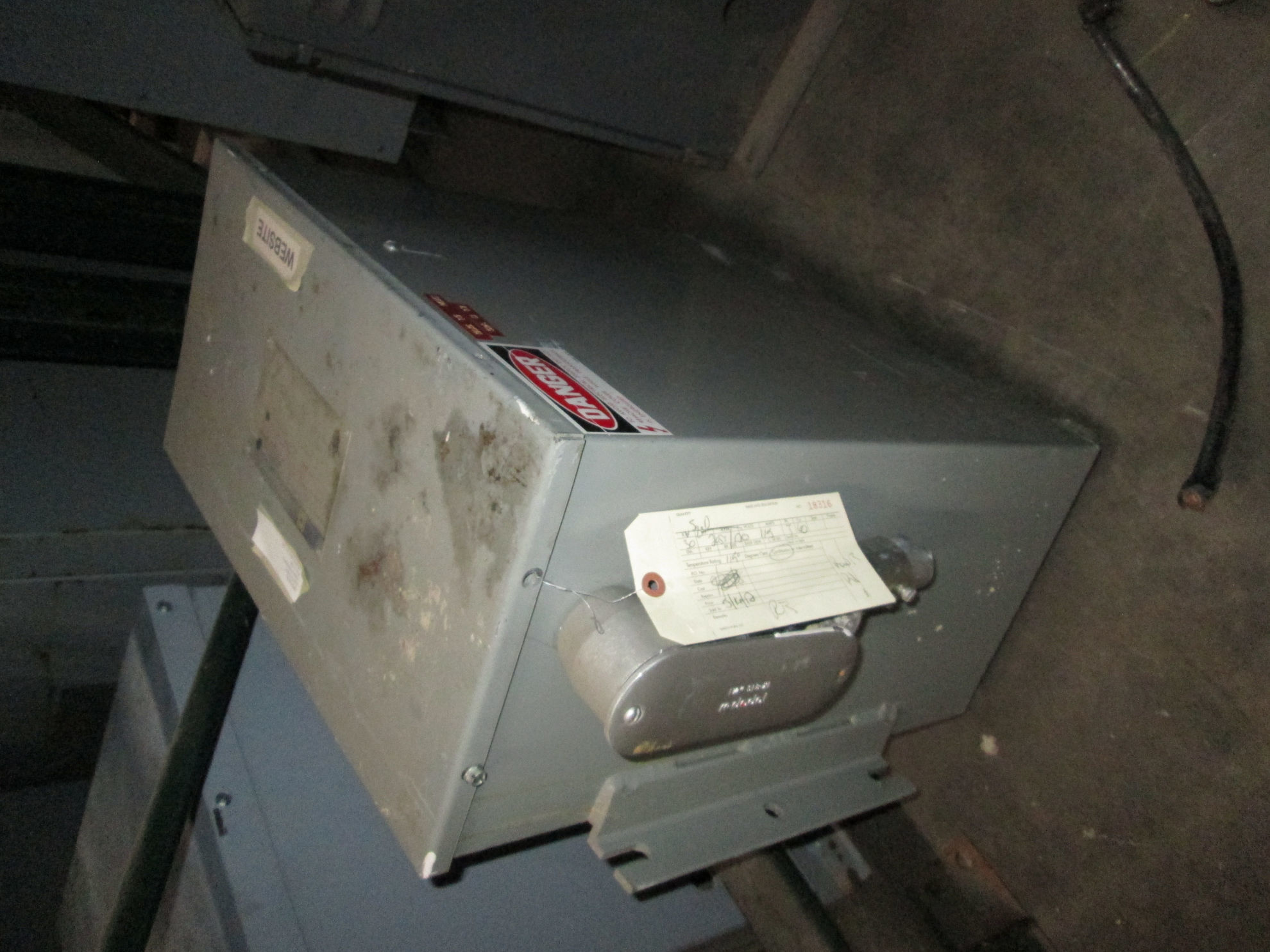 Picture of Square D 30 KVA 208Y/120-115 Volt 3 Phase Low Voltage Dry Type Transformer R&G