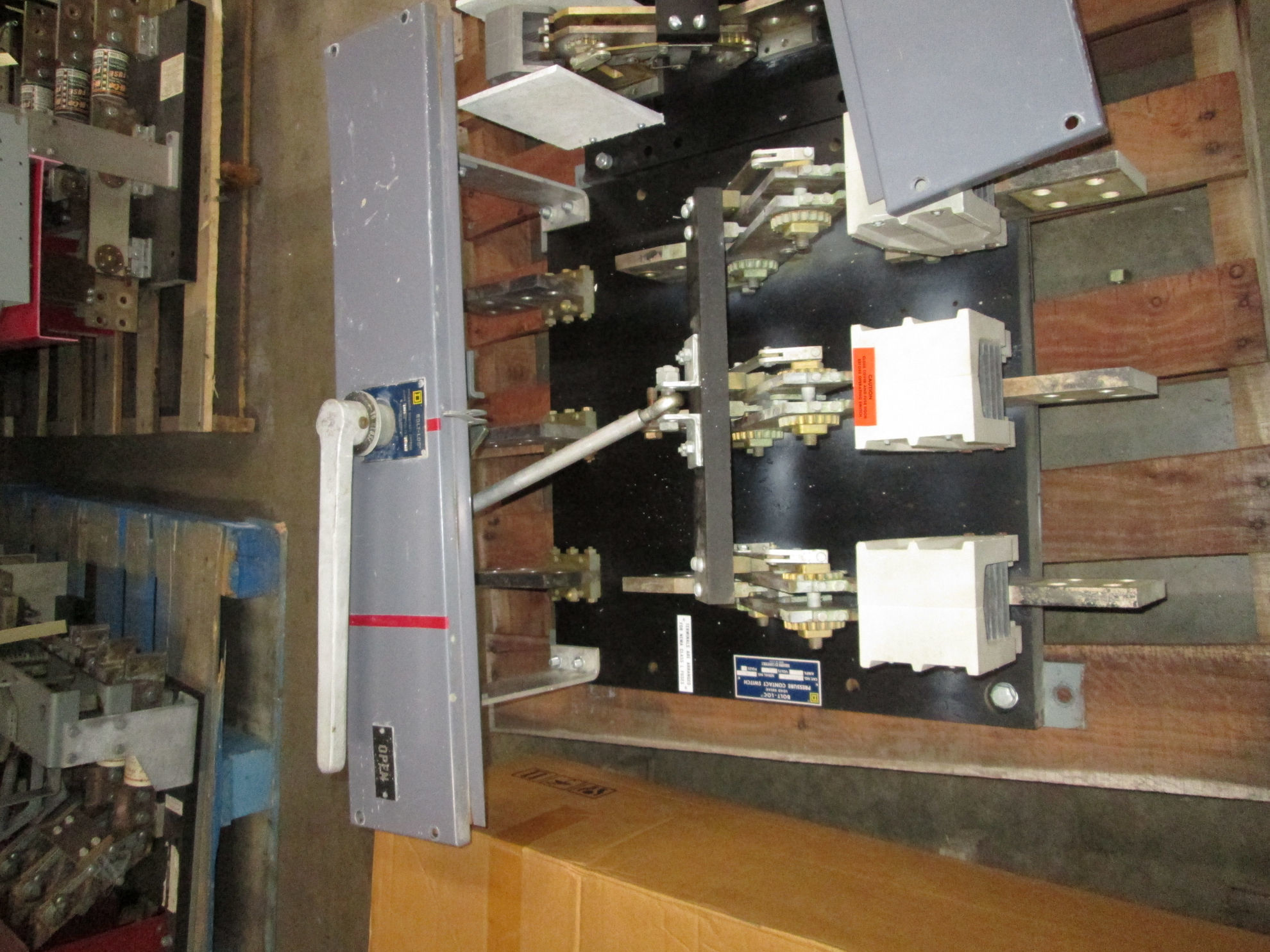 Picture of Square D Bolt-Loc Pressure Contact Switch BL-32160-0 | 1600 Amp 240 Volt | Black Back Plate