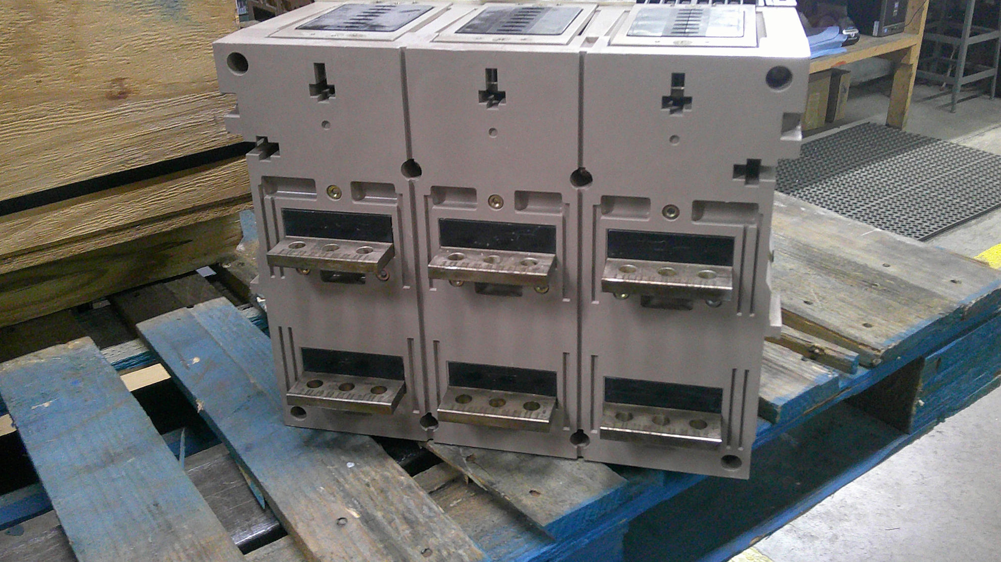 Square D MasterPact MP16H2 Circuit Breaker 1600 Amp 600 Volt AC E/O D/O ...