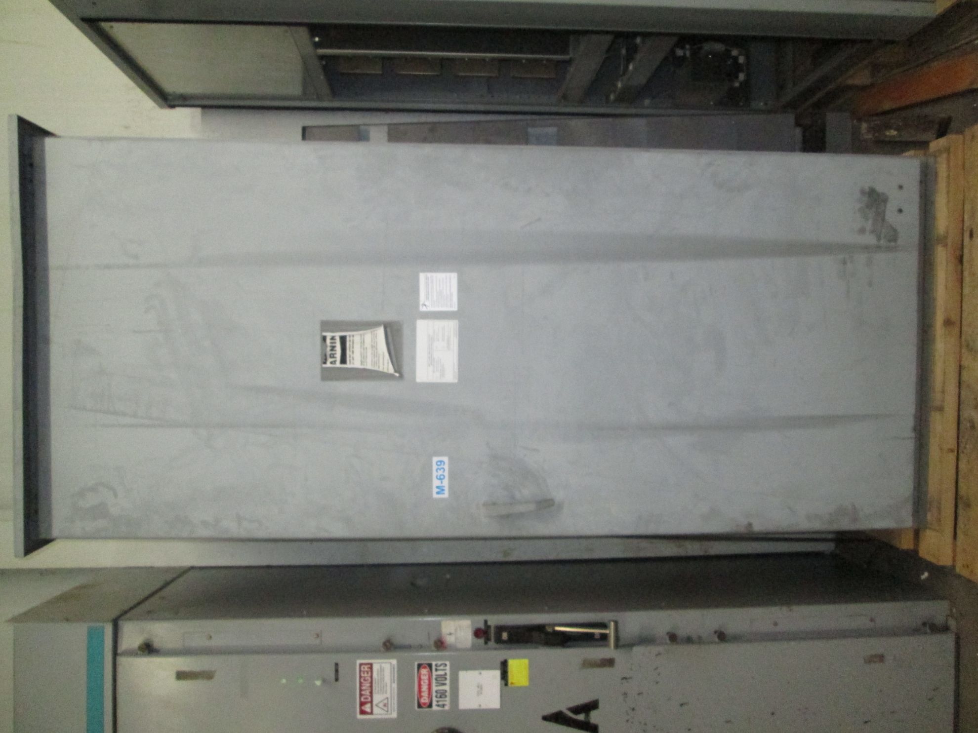Picture of Cutler-Hammer Magnum DS Switchboard MDSC32 Main Breaker 3200 Amp 480Y/277 Volt 3 Ph 4 W NEMA 3R R&G