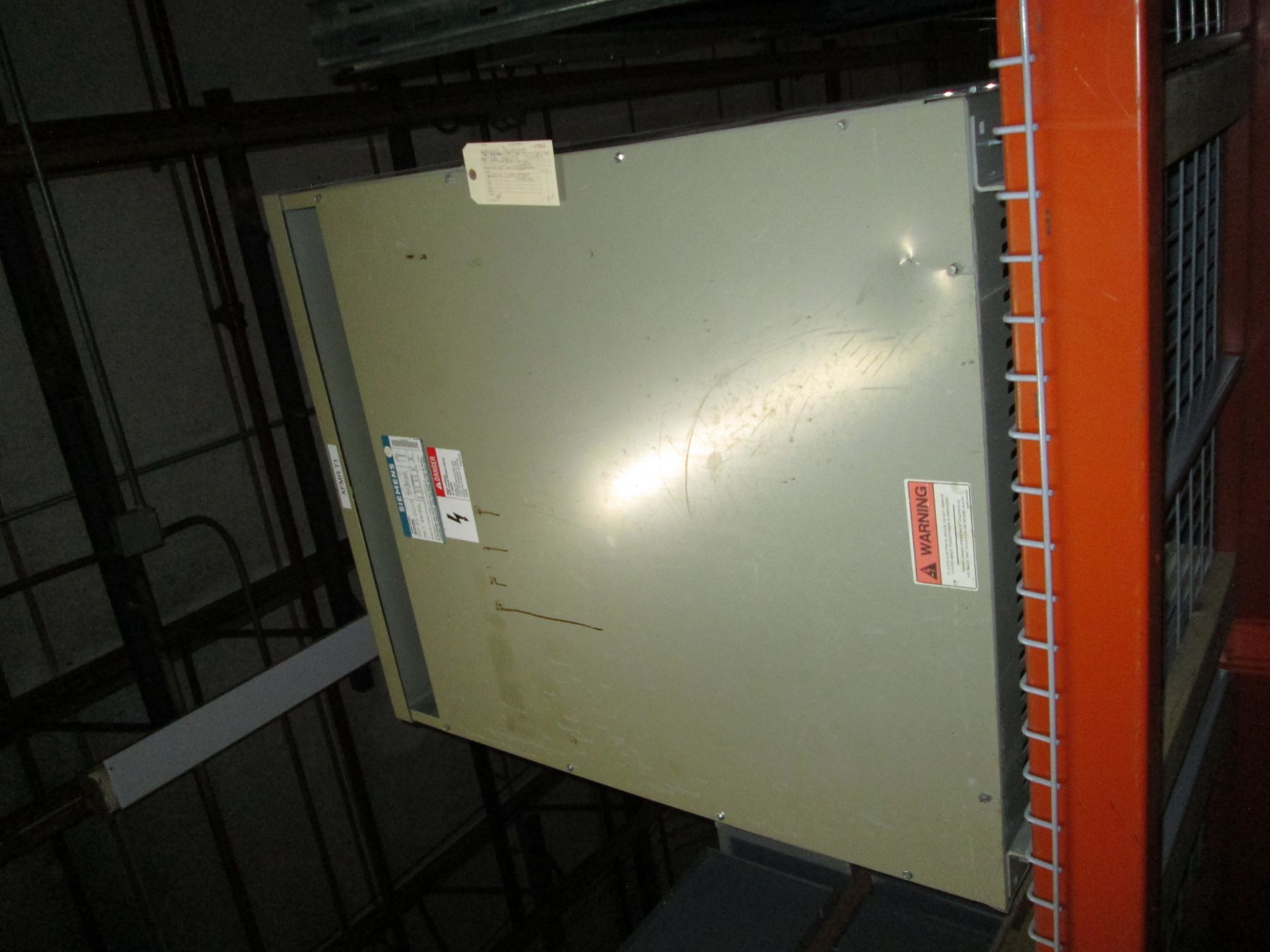 Picture of Siemens 225 KVA 480-208Y/120 Volt 3 Phase Low Voltage Dry Type Transformer R&G