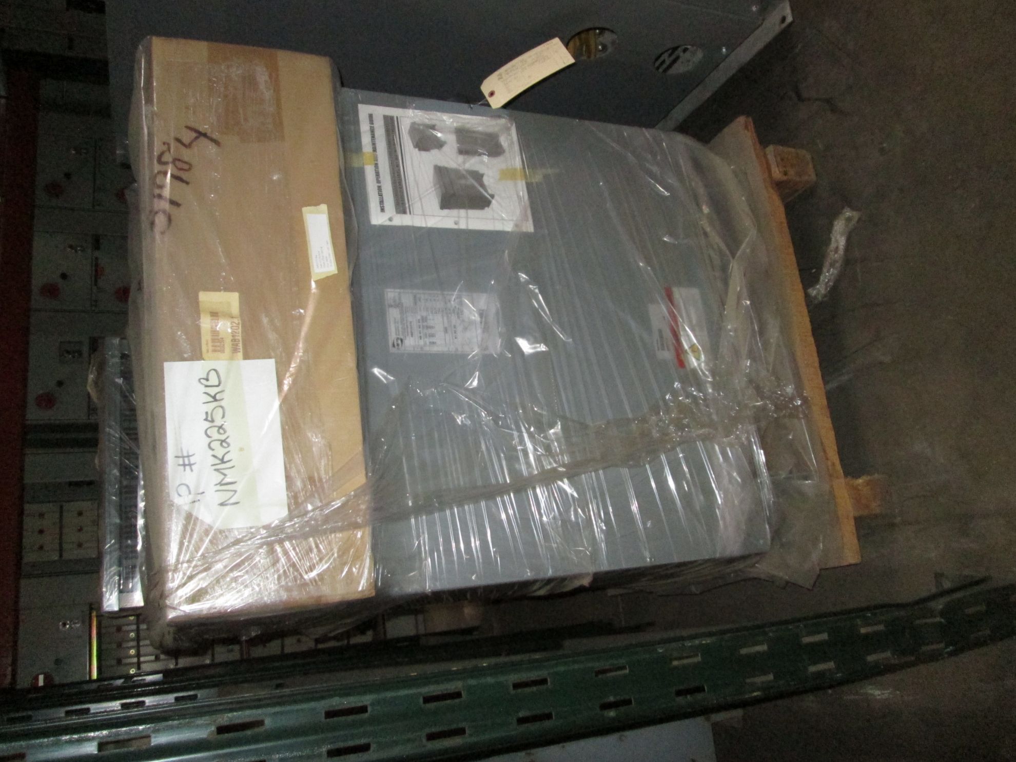 Picture of Hammond 225 KVA 480Y/277-208 Volt 3 Phase Low Voltage Dry Type Transformer New