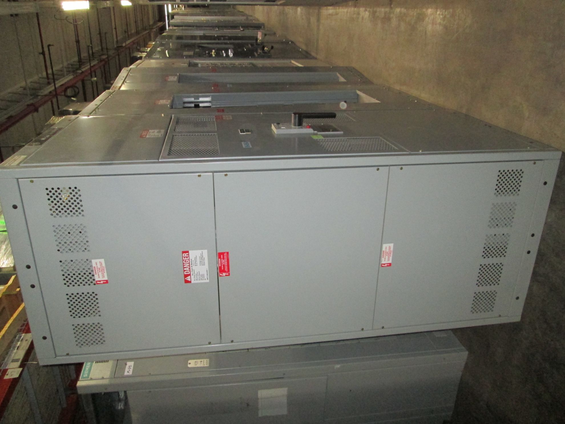 Picture of General Electric AV-Line Switchboard TP3030SS | 3000 Amp Main Breaker | 480Y/277V 3-Phase 4-Wire | NEMA 1 R&G