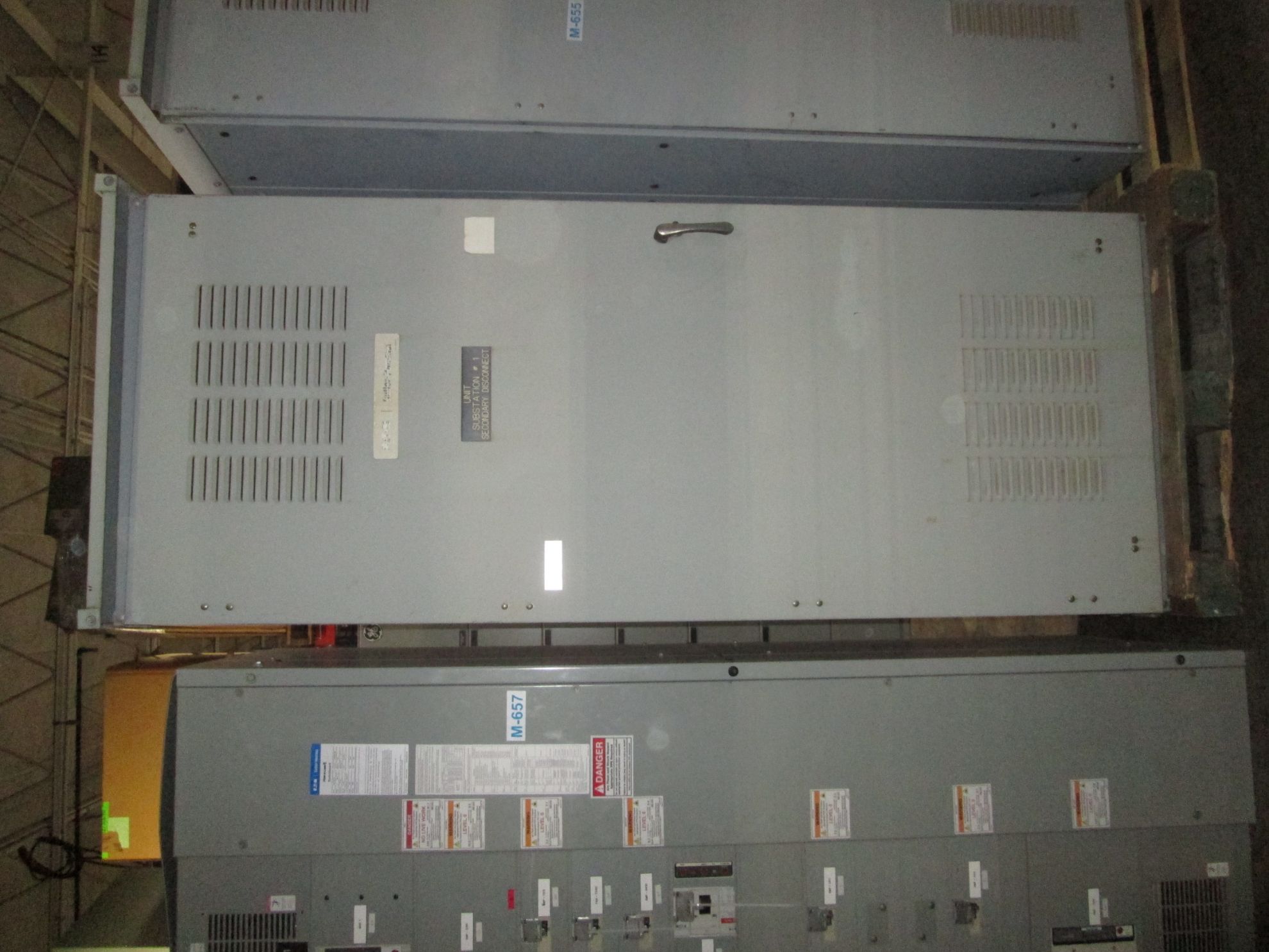 Picture of Cutler-Hammer Pow-R-Line Switchboard SBS630 Main Breaker 3000 Amp 480Y/277 Volt 3 Ph 4 W NEMA 3R R&G