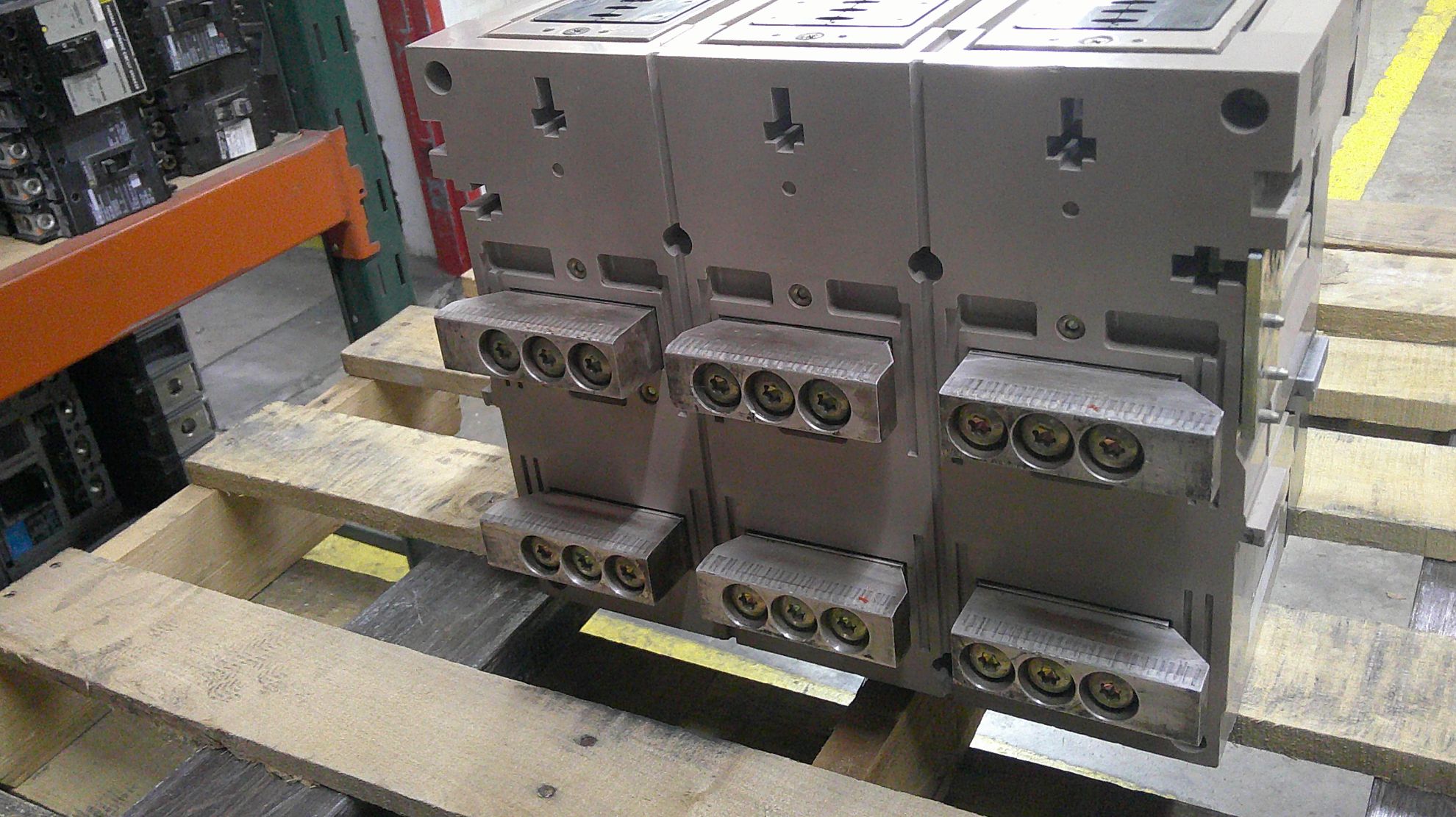 Merlin Gerin MasterPact MP30H2 Circuit Breaker 3000 Amp 600 Volt AC M/O ...