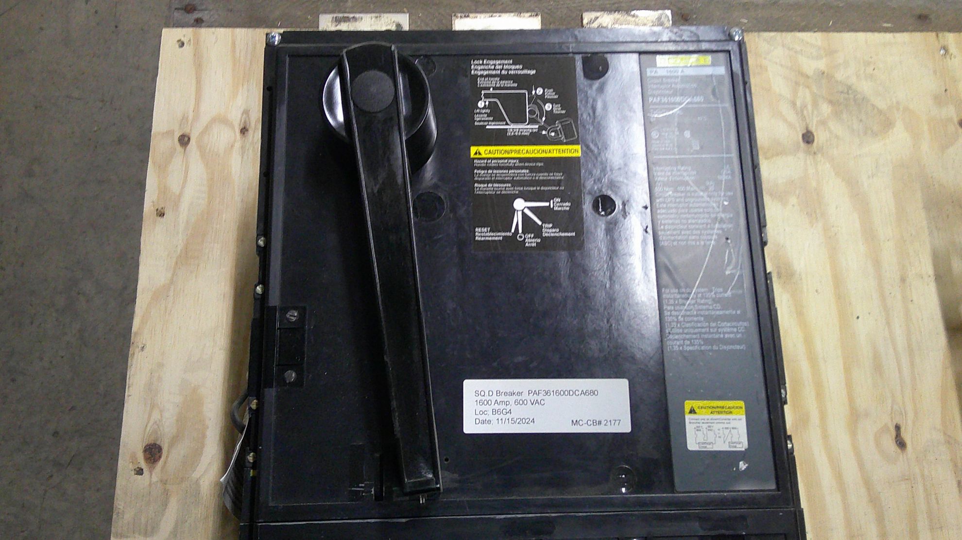 Picture of Square D PAF361600DCA680 Circuit Breaker 1600 Amp 500 Volt DC M/O F/M