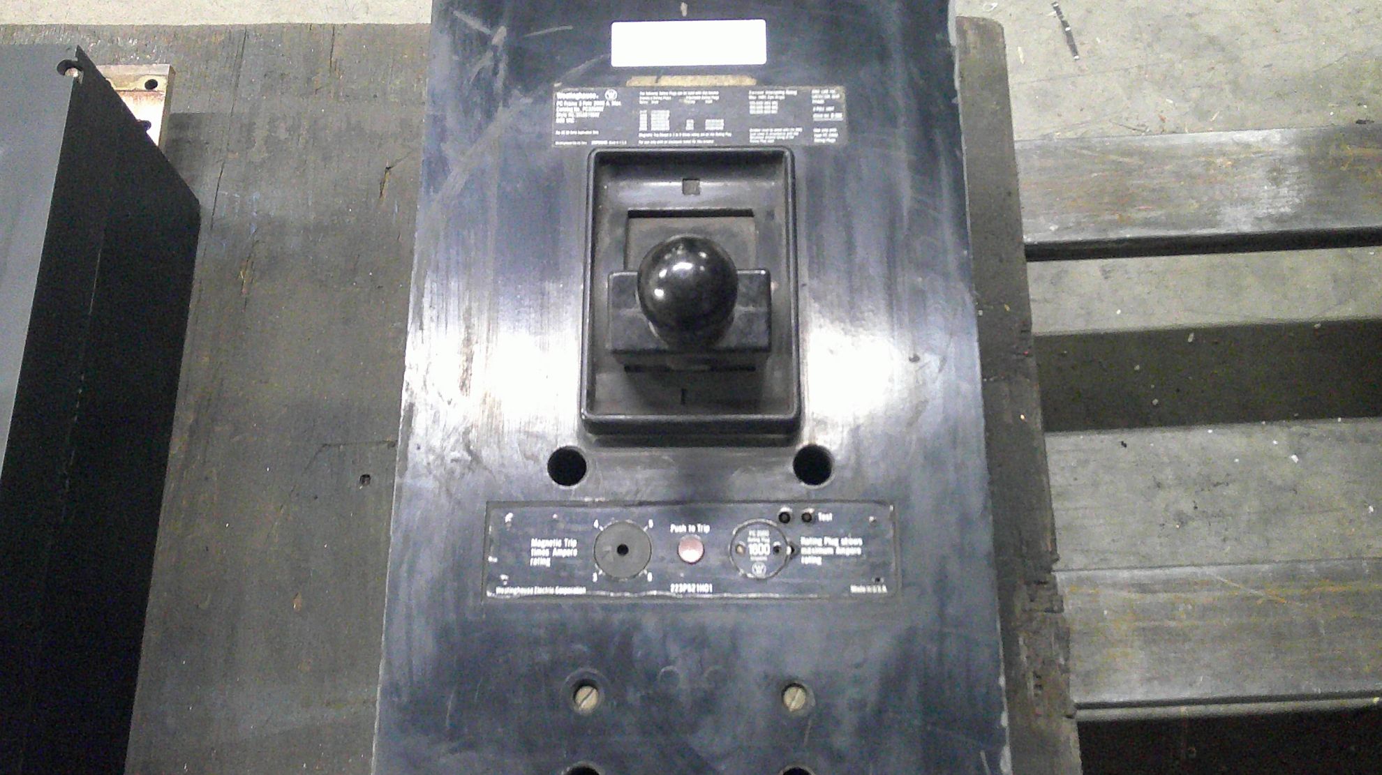 Picture of Westinghouse PC32000F Circuit Breaker 2000 Amp 600 Volt AC M/O F/M