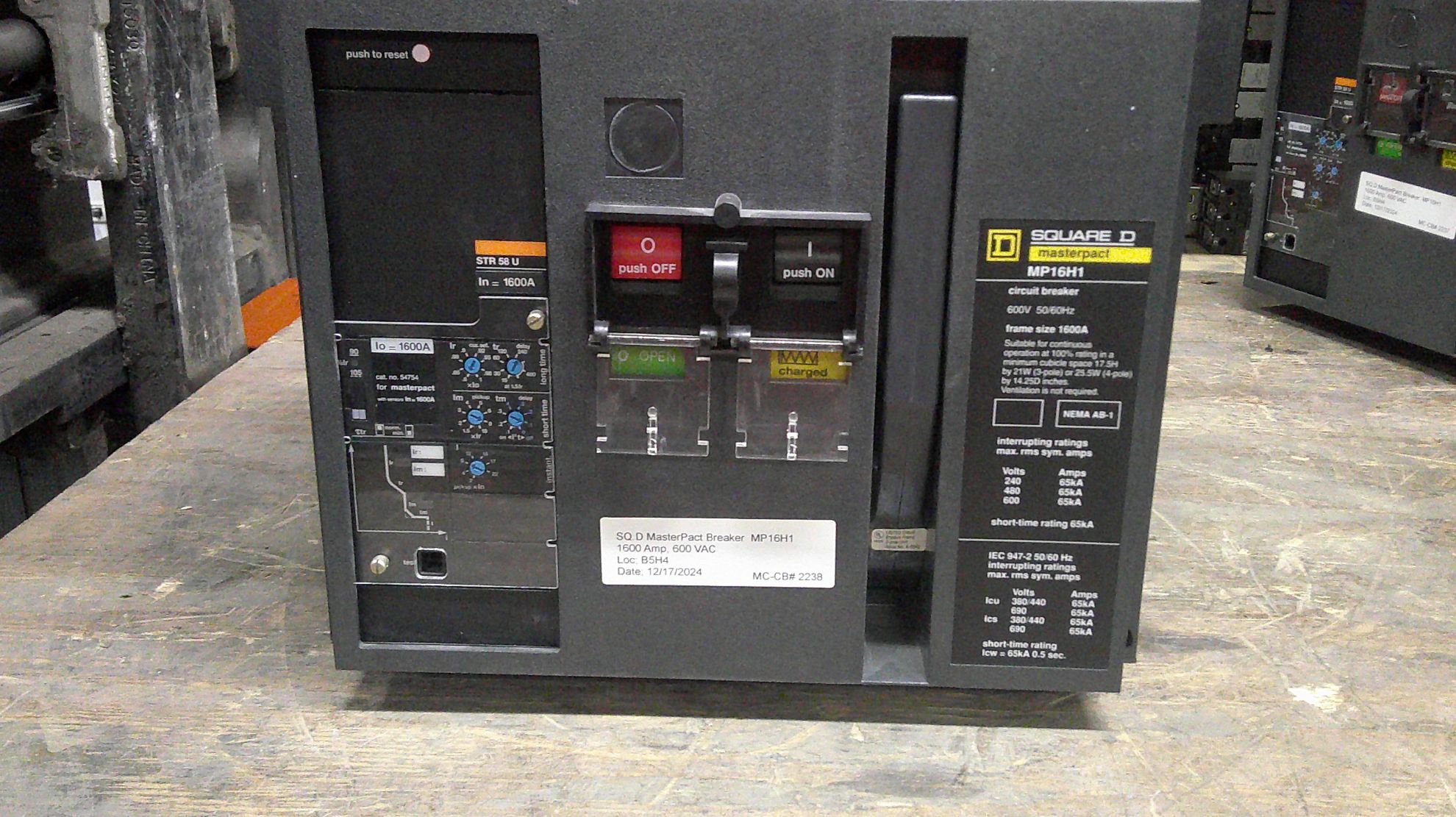 Picture of Square D MasterPact MP16H1 Circuit Breaker 1600 Amp 600 Volt AC E/O D/O