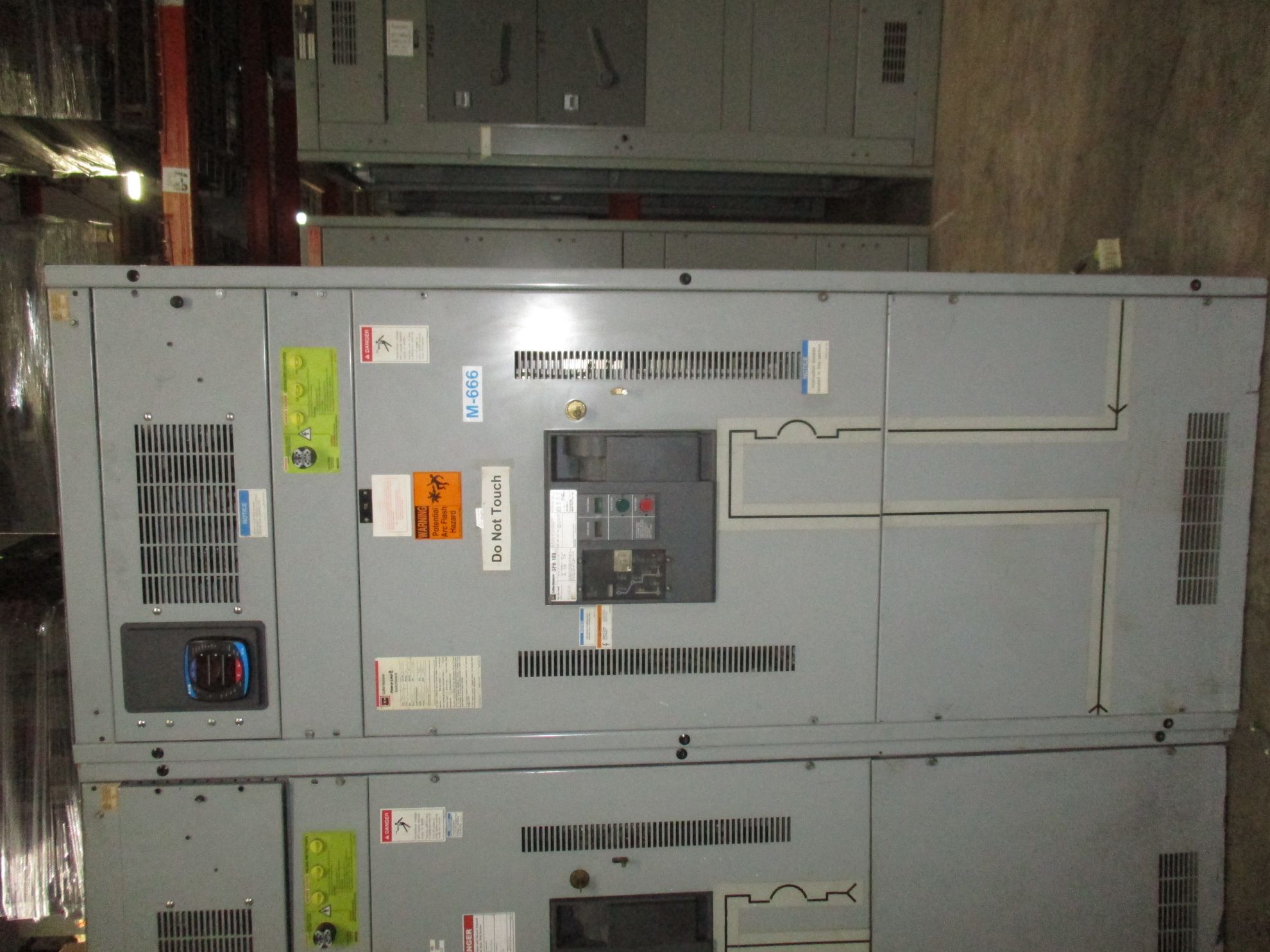 Picture of Cutler-Hammer Pow-R-Line Switchboard SPB 100 Main Breaker 3000 Amp 480Y/277 Volt 3 Ph 4 W NEMA 1 R&G